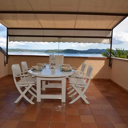 Relax In Terrazza Con Vista Unica E Piscina Apartmán *